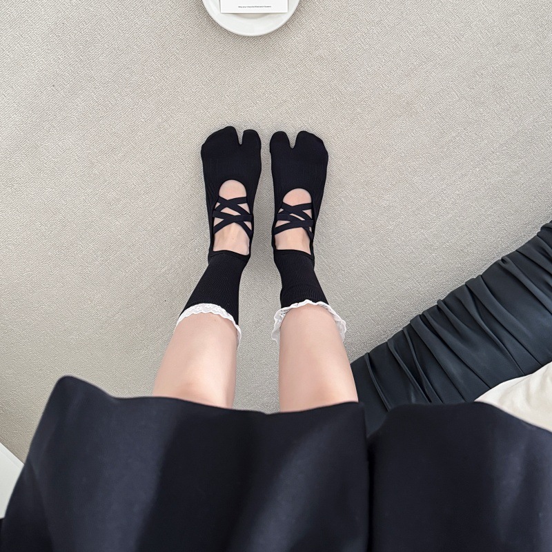 Lace Trim Split Toe Yoga Socks - đánh giá và giá Embellish Knit